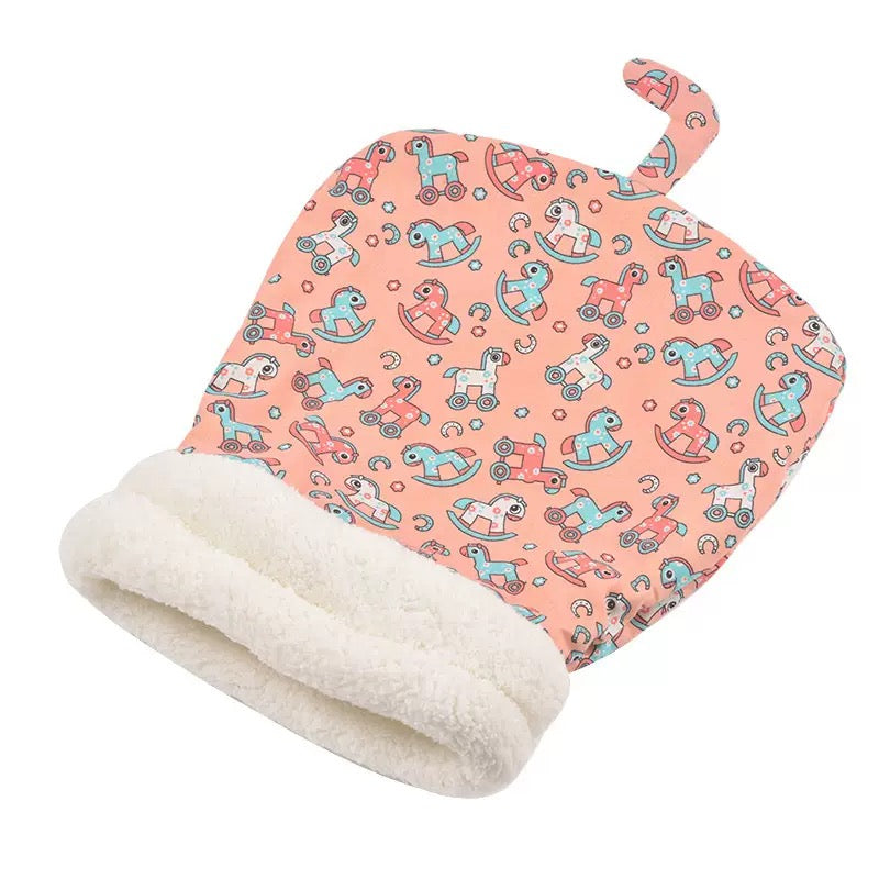 Fluffy Cat Sleeping Bag – Soft Warm Pocket Bed for Kittens & Small Pets.