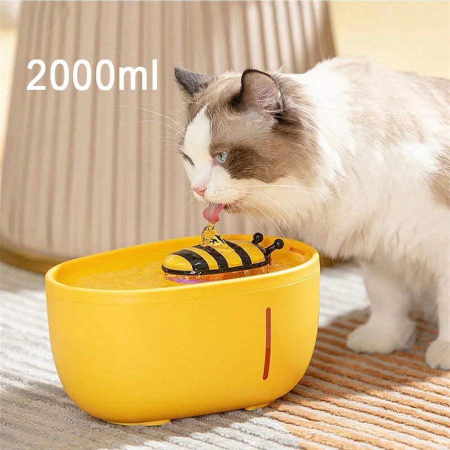 2L Cat Water Fountain with Cute Bee Design – Ultra-Quiet Automatic Pet Dispenser for Cats & Small Dogs.